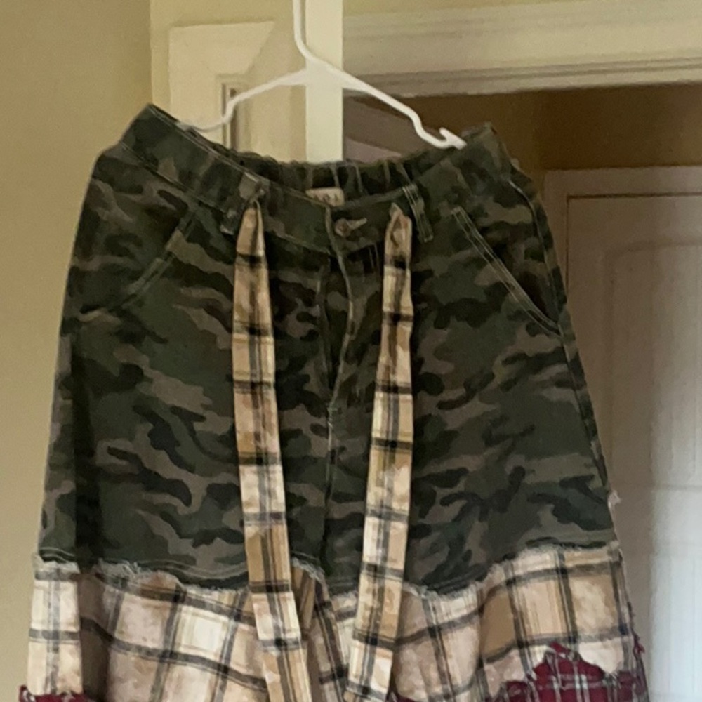 POL Patchwork Wide Leg Pants in Camouflage and Plaid - Picture 5 of 7